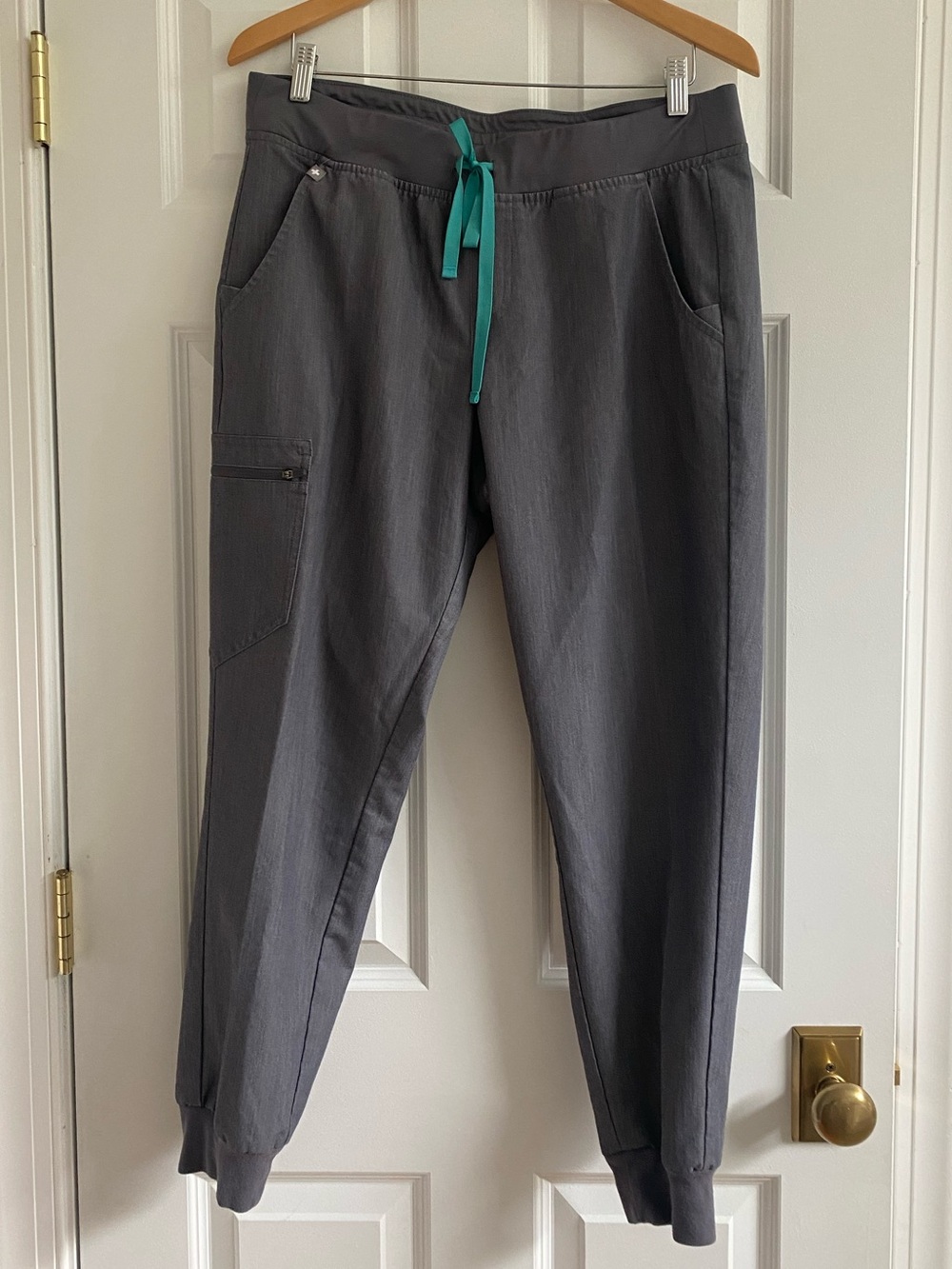 Figs Technical Collection Women’s Gray Scrub Pants, Sz L